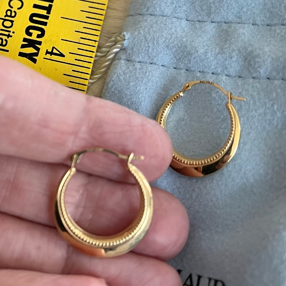 Classic Solid 14 K Gold Hoop Earrings - Elegant Women Jewelry - Picture 7 of 10